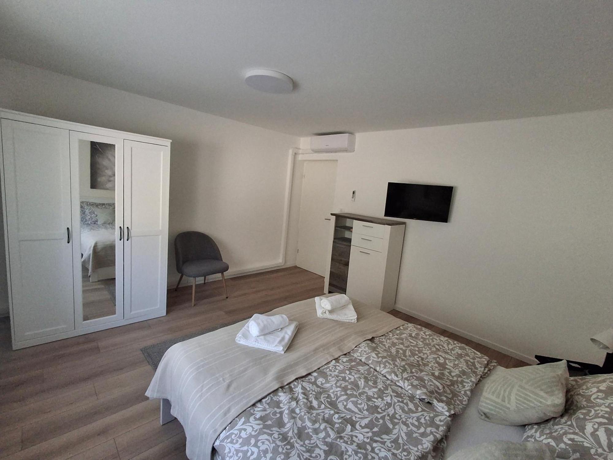 Apartmani Alma Pula Exteriör bild