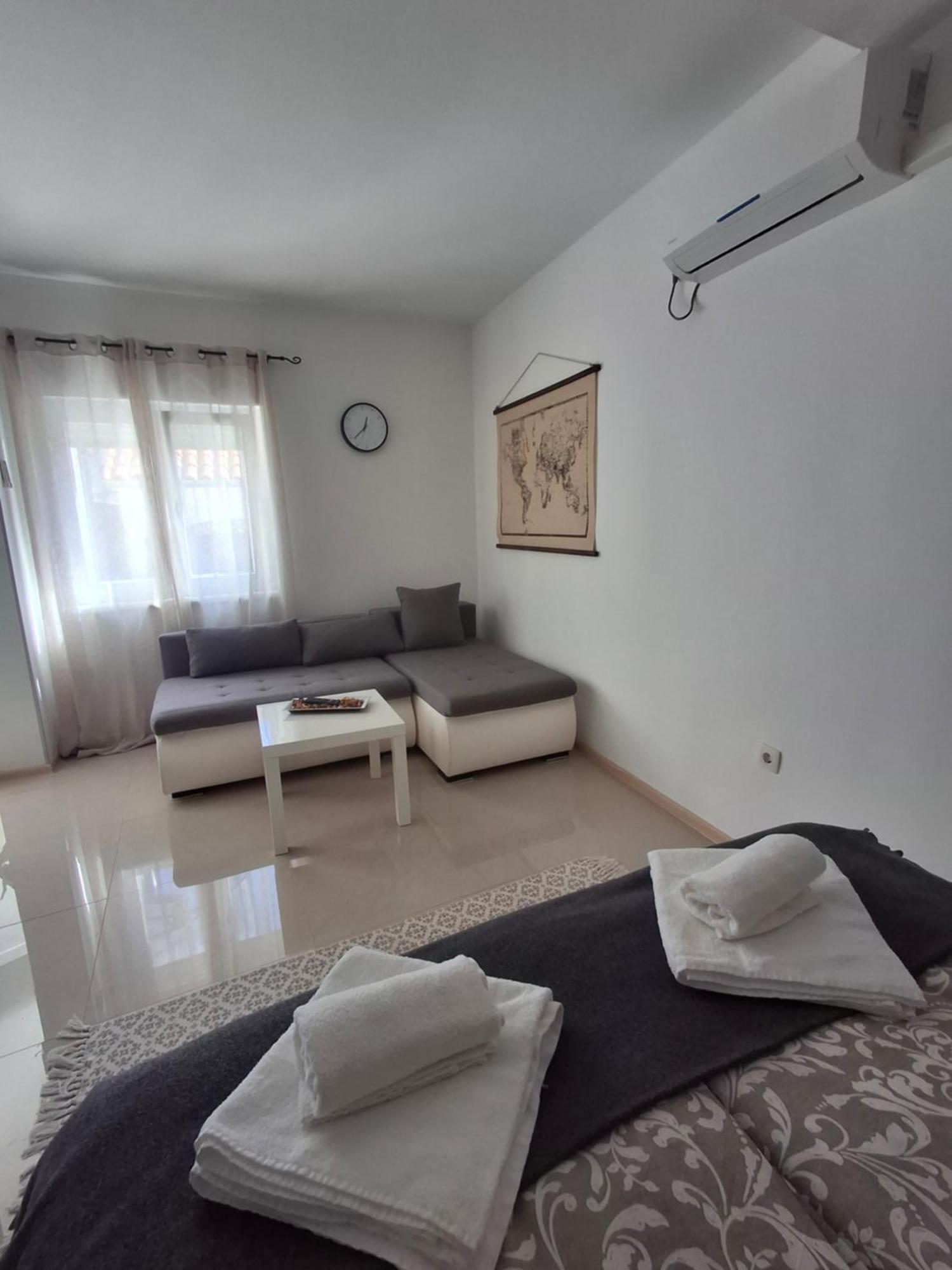 Apartmani Alma Pula Exteriör bild
